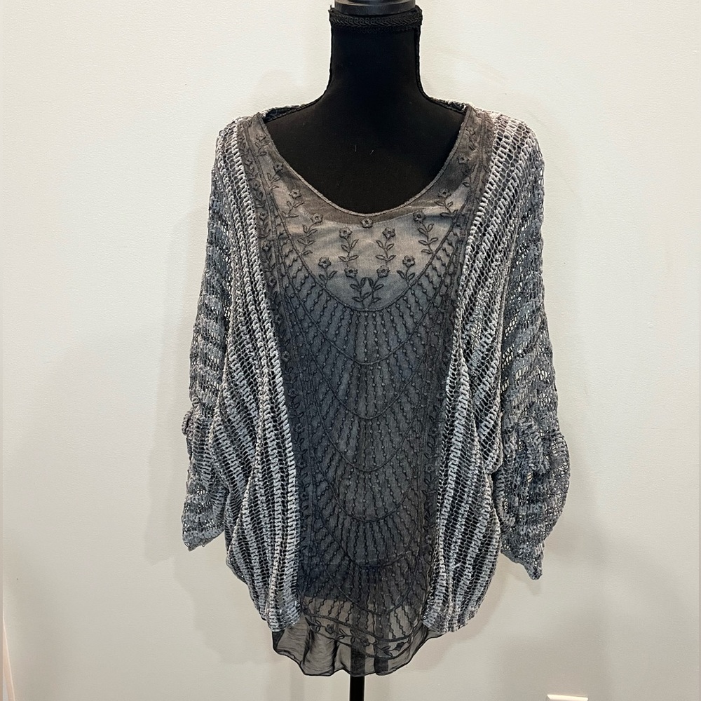 Belle France 3/4 Sleeve Open Knit Top Women Size Large‎ Gray Flowy Boho Ruffle